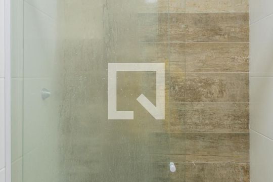 Banheiro de apartamento à venda com 1 quarto, 40m² em Tristeza, Porto Alegre