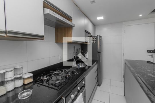 Cozinha de apartamento para alugar com 2 quartos, 41m² em Vila Penteado, São Paulo