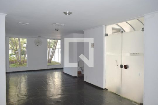 Área comum de apartamento para alugar com 3 quartos, 70m² em Pinheiros, São Paulo