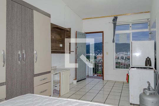 Sala / Quarto / Cozinha de apartamento para alugar com 1 quarto, 29m² em Trindade, Florianópolis