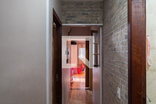 Corredor de casa para alugar com 4 quartos, 115m² em Vila Curuçá, São Paulo