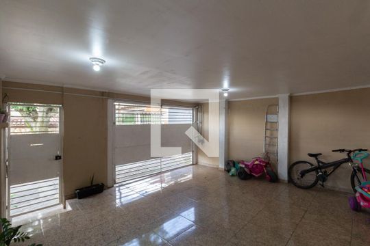 Garagem de casa para alugar com 4 quartos, 115m² em Vila Curuçá, São Paulo