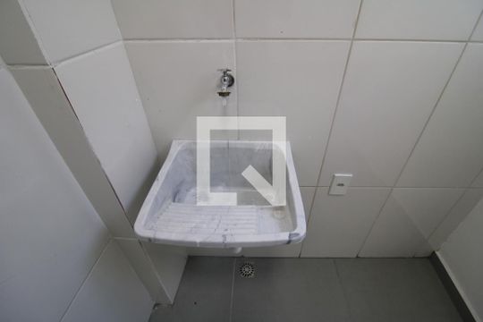 Sala / Cozinha / Área de Serviço de apartamento para alugar com 2 quartos, 50m² em Vila Nivi, São Paulo