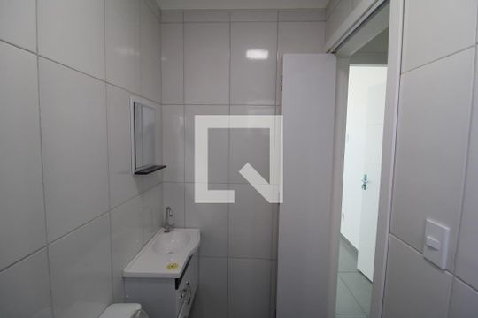 Banheiro de apartamento para alugar com 2 quartos, 50m² em Vila Nivi, São Paulo