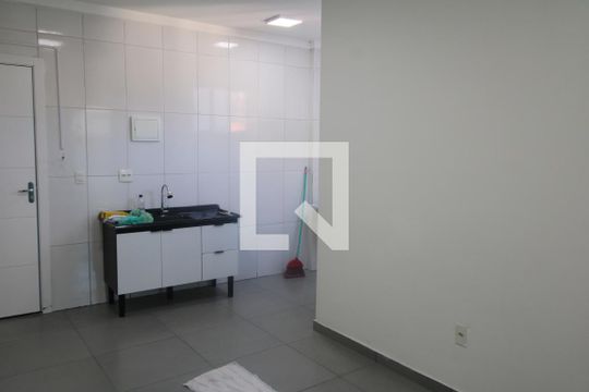 Sala / Cozinha / Área de Serviço de apartamento para alugar com 2 quartos, 50m² em Vila Nivi, São Paulo