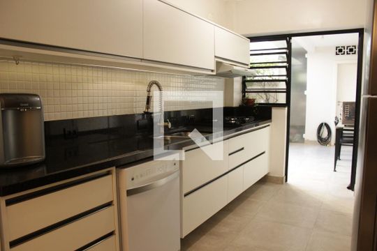 Cozinha de apartamento para alugar com 1 quarto, 131m² em Paraíso, São Paulo