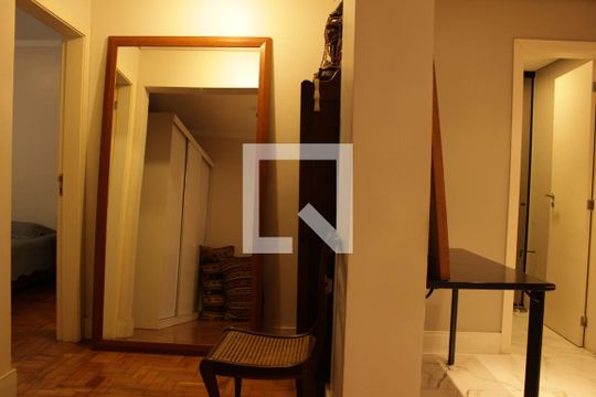 Hall da Suíte e Banheiro de apartamento para alugar com 1 quarto, 131m² em Paraíso, São Paulo