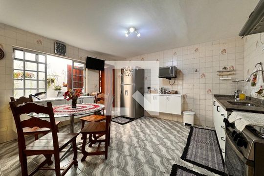 Cozinha  de casa à venda com 3 quartos, 224m² em Vila Camilopolis, Santo André