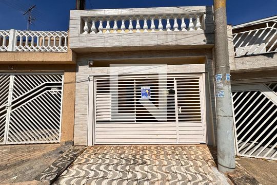 Fachada de casa à venda com 3 quartos, 224m² em Vila Camilopolis, Santo André