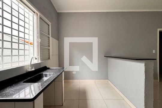Cozinha de casa para alugar com 1 quarto, 45m² em Vila Luzita, Santo André