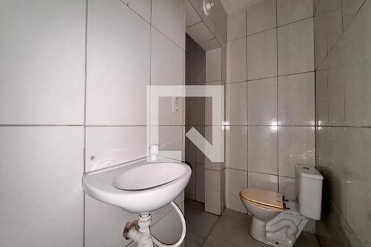 Banheiro de casa para alugar com 1 quarto, 45m² em Vila Luzita, Santo André