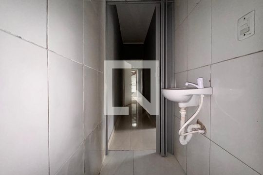 Banheiro de casa para alugar com 1 quarto, 45m² em Vila Luzita, Santo André