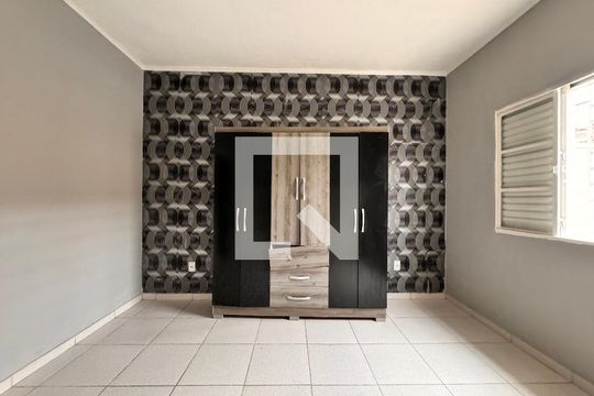 Quarto de casa para alugar com 1 quarto, 45m² em Vila Luzita, Santo André