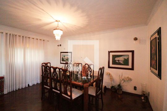 Sala de casa à venda com 3 quartos, 350m² em Vila Barbosa, São Paulo