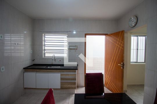 Cozinha de casa à venda com 2 quartos, 60m² em Vila Carmosina, São Paulo