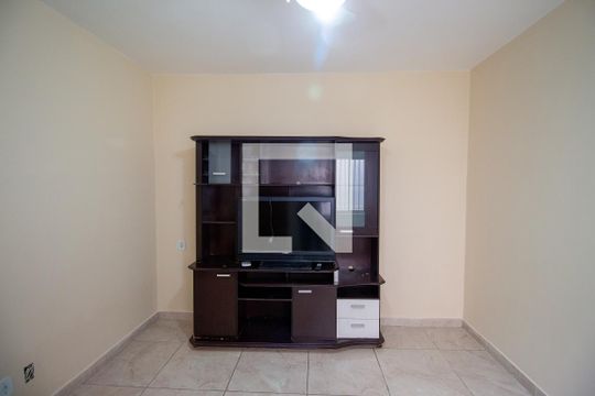 Sala de casa à venda com 2 quartos, 60m² em Vila Carmosina, São Paulo