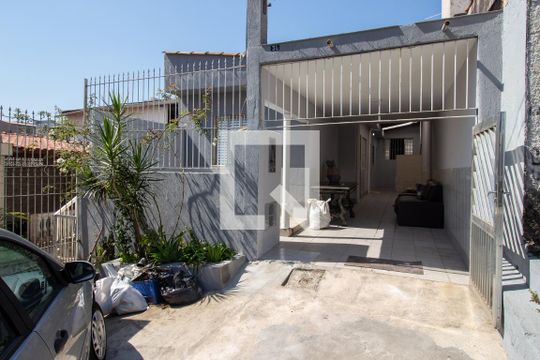 Fachada de casa à venda com 2 quartos, 60m² em Vila Carmosina, São Paulo