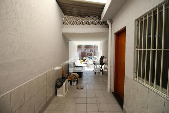 Quintal / Garagem de casa à venda com 2 quartos, 60m² em Vila Carmosina, São Paulo