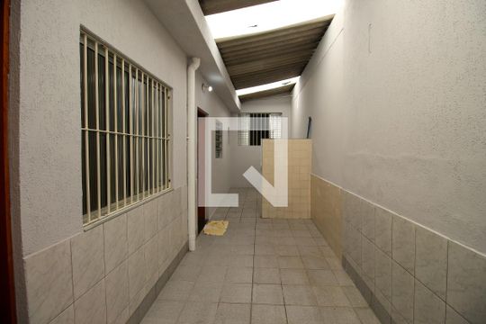 Quintal / Garagem de casa à venda com 2 quartos, 60m² em Vila Carmosina, São Paulo