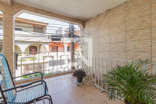 Sacada de casa à venda com 4 quartos, 100m² em Aliança, Osasco