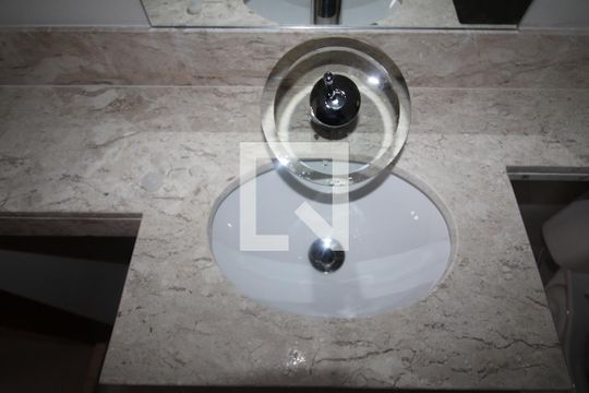 Banheiro de apartamento para alugar com 2 quartos, 40m² em Água Fria, São Paulo