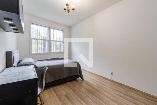 Dormitório de apartamento à venda com 1 quarto, 45m² em Chácara das Pedras, Porto Alegre