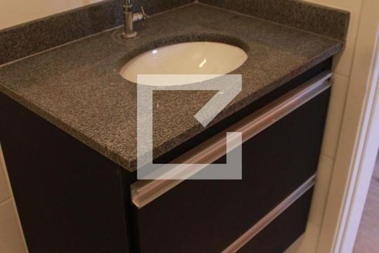 Banheiro de apartamento para alugar com 2 quartos, 34m² em Butantã, São Paulo