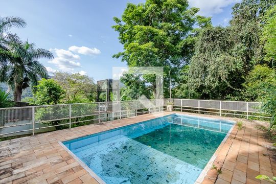 Área comum de casa à venda com 3 quartos, 240m² em Ipe, Nova Lima