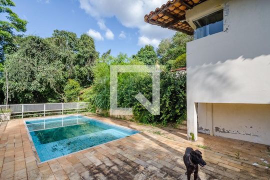 Área comum de casa à venda com 3 quartos, 240m² em Ipe, Nova Lima