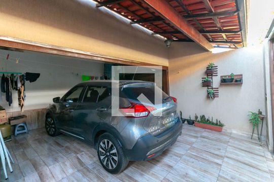 Garagem de casa à venda com 3 quartos, 360m² em Camargos, Belo Horizonte
