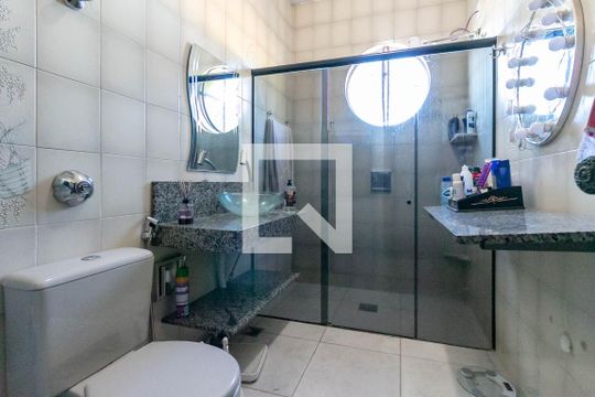 Banheiro de casa à venda com 3 quartos, 360m² em Camargos, Belo Horizonte
