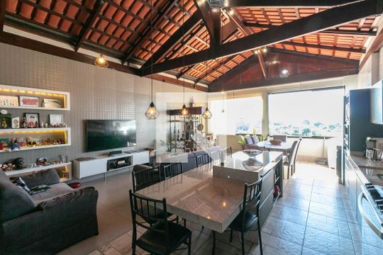 Casa à venda com 3 quartos, 360m² em Camargos, Belo Horizonte