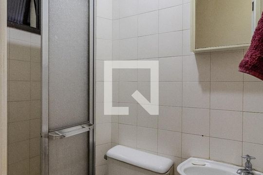 Banheiro de Serviço de apartamento à venda com 3 quartos, 251m² em Real Parque, São Paulo