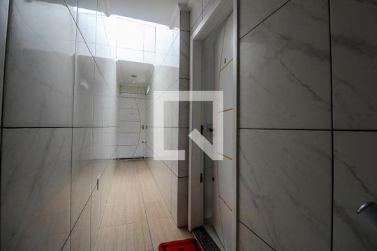 Escada de apartamento para alugar com 2 quartos, 50m² em Jardim Imperador (zona Leste), São Paulo
