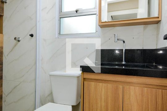 Banheiro de apartamento à venda com 3 quartos, 58m² em Jardim Santa Clara, Guarulhos