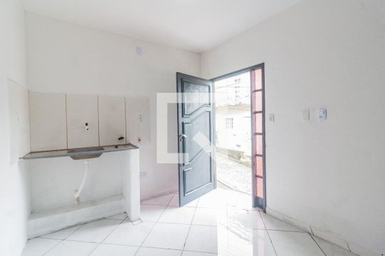 Cozinha  de kitnet/studio para alugar com 1 quarto, 35m² em Capoeiras, Florianópolis