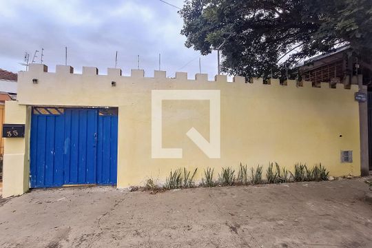 Fachada de casa para alugar com 2 quartos, 110m² em Chácara do Visconde, Taubaté