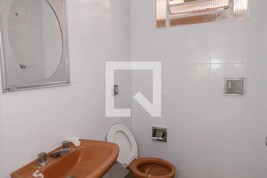 Banheiro Corredor de casa para alugar com 2 quartos, 110m² em Chácara do Visconde, Taubaté