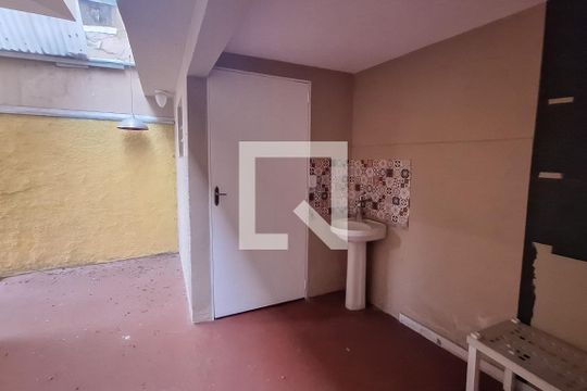 Quintal de casa para alugar com 2 quartos, 110m² em Chácara do Visconde, Taubaté