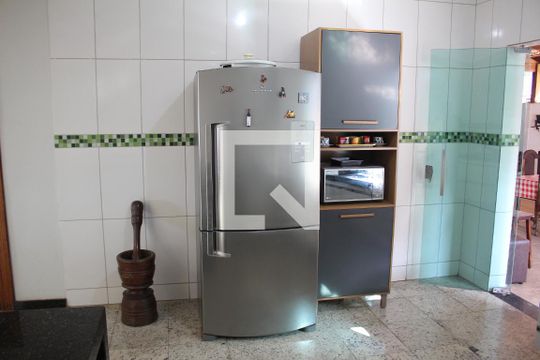 Cozinha de casa à venda com 4 quartos, 330m² em Diamante, Belo Horizonte