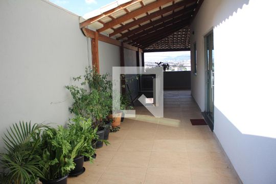 Quintal de casa à venda com 4 quartos, 330m² em Diamante, Belo Horizonte