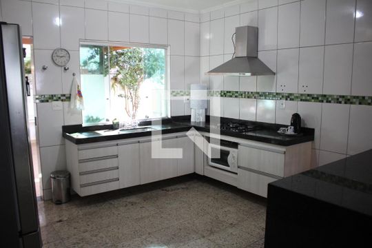 Cozinha de casa à venda com 4 quartos, 330m² em Diamante, Belo Horizonte