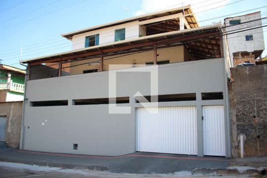 Fachada de casa à venda com 4 quartos, 330m² em Diamante, Belo Horizonte