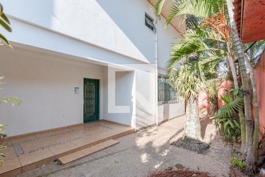 Quintal de casa para alugar com 6 quartos, 500m² em Campo Belo, São Paulo