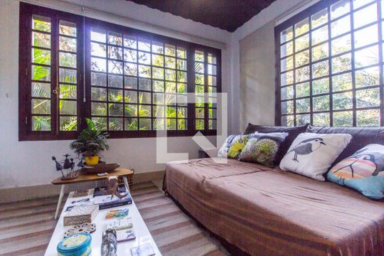 Sala de TV de apartamento para alugar com 5 quartos, 390m² em Morada dos Pássaros, Barueri