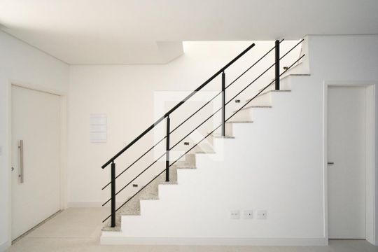 Sala de casa à venda com 3 quartos, 113m² em Cupecê, São Paulo
