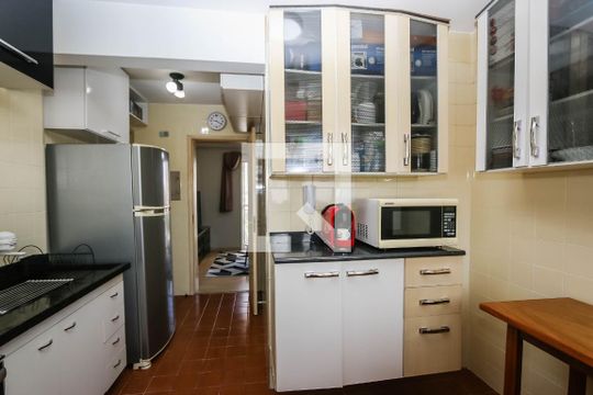 Cozinha de apartamento para alugar com 2 quartos, 66m² em Real Parque, São Paulo