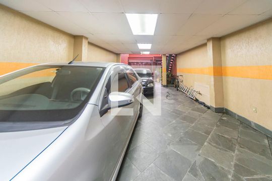 Garagem de casa à venda com 4 quartos, 278m² em Vila Guaraciaba, Santo André