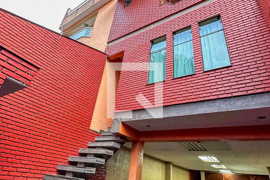 Fachada  de casa à venda com 4 quartos, 278m² em Vila Guaraciaba, Santo André