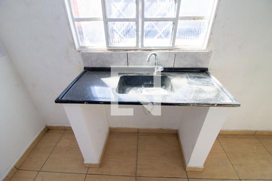 Detalhe Sala/Cozinha de casa para alugar com 1 quarto, 32m² em Jardim Presidente Dutra, Guarulhos